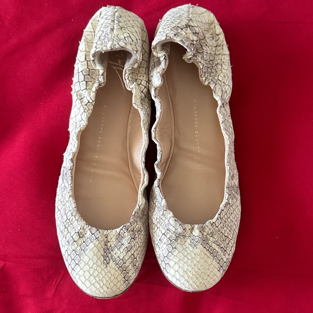 Vero Cuoio Cream Snakeskin Flats